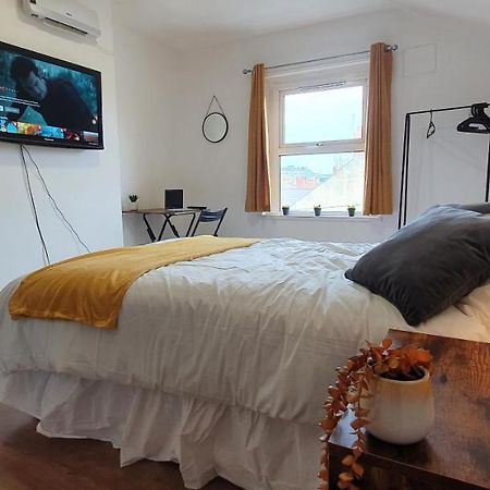 Fast Broadband, Budget Stay, Free Netflix. كارديف المظهر الخارجي الصورة