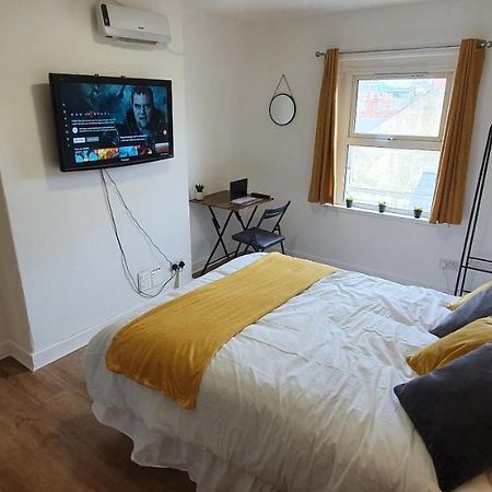 Fast Broadband, Budget Stay, Free Netflix. كارديف المظهر الخارجي الصورة