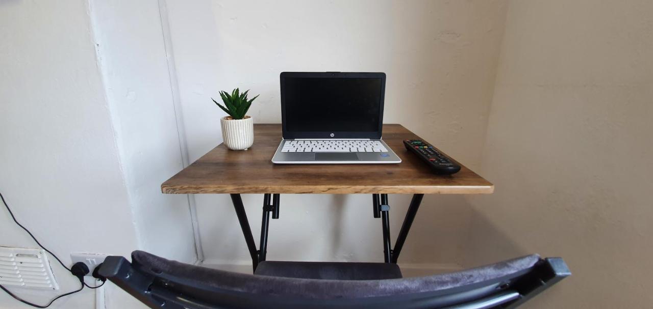 Fast Broadband, Budget Stay, Free Netflix. كارديف المظهر الخارجي الصورة