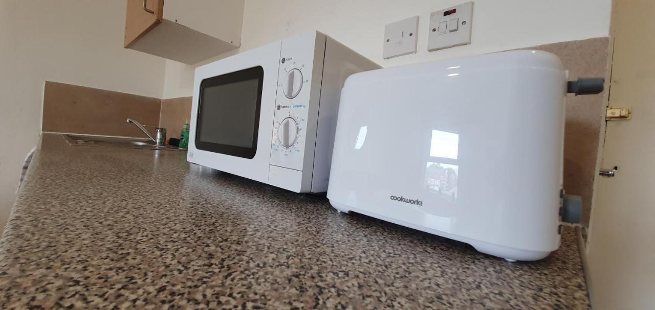 Fast Broadband, Budget Stay, Free Netflix. كارديف المظهر الخارجي الصورة