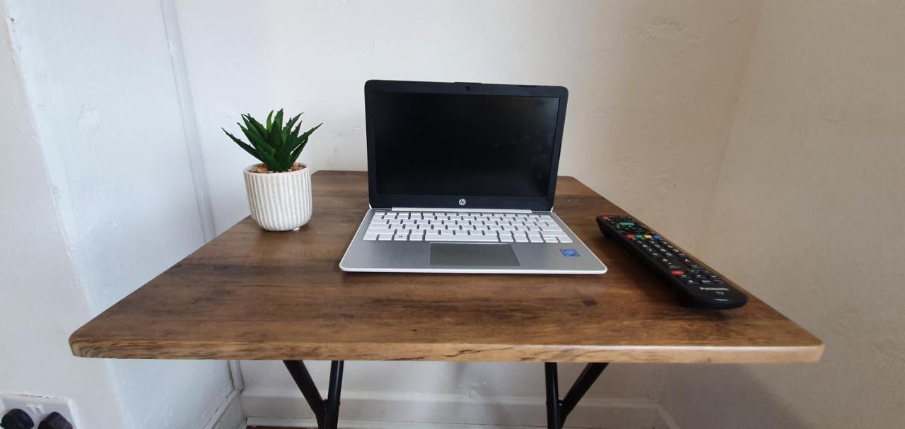Fast Broadband, Budget Stay, Free Netflix. كارديف المظهر الخارجي الصورة